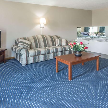 Super 8 By Wyndham O'Fallon Mo/St. Louis Area Ngoại thất bức ảnh